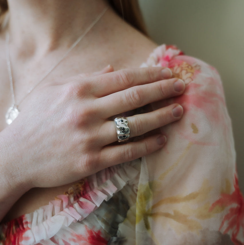 ANGVIKA // Fine silver ring with 3 small freshwater pearls
