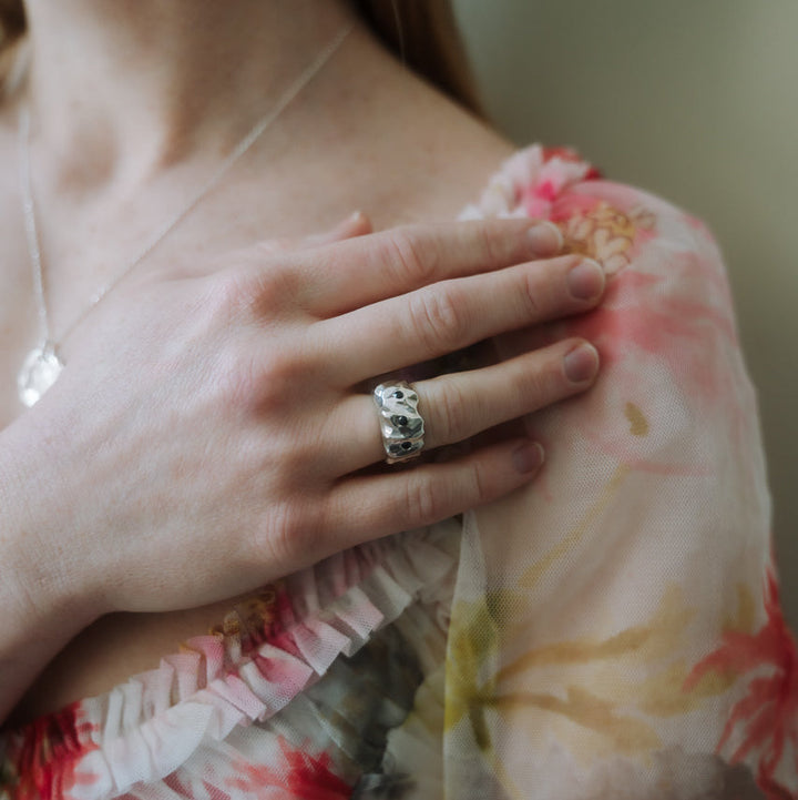 ANGVIKA // Fine silver ring with 3 small freshwater pearls