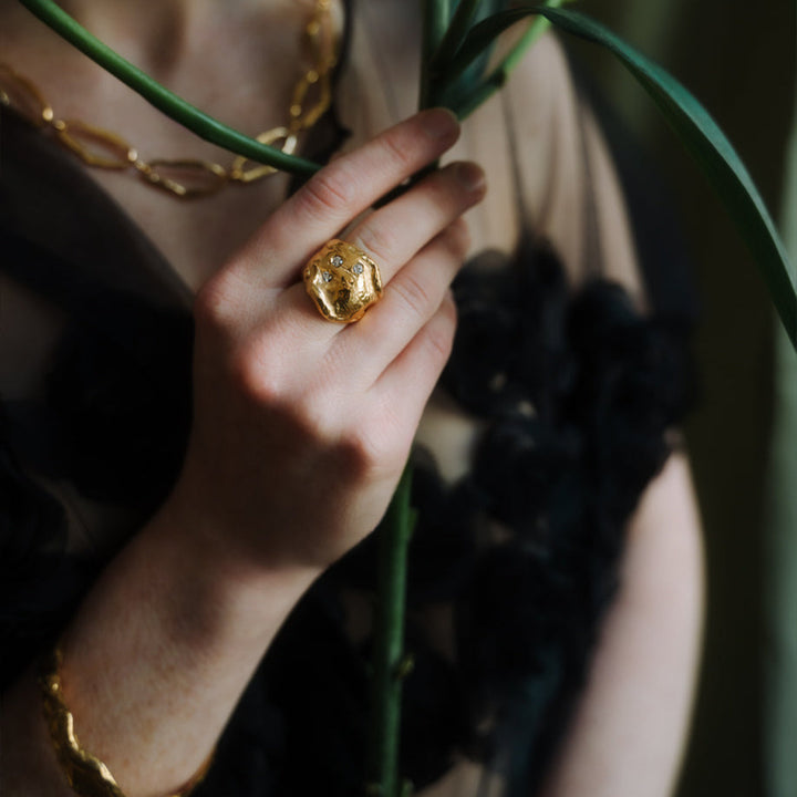 ANGVIKA // Fine silver ring with 3 small freshwater pearls