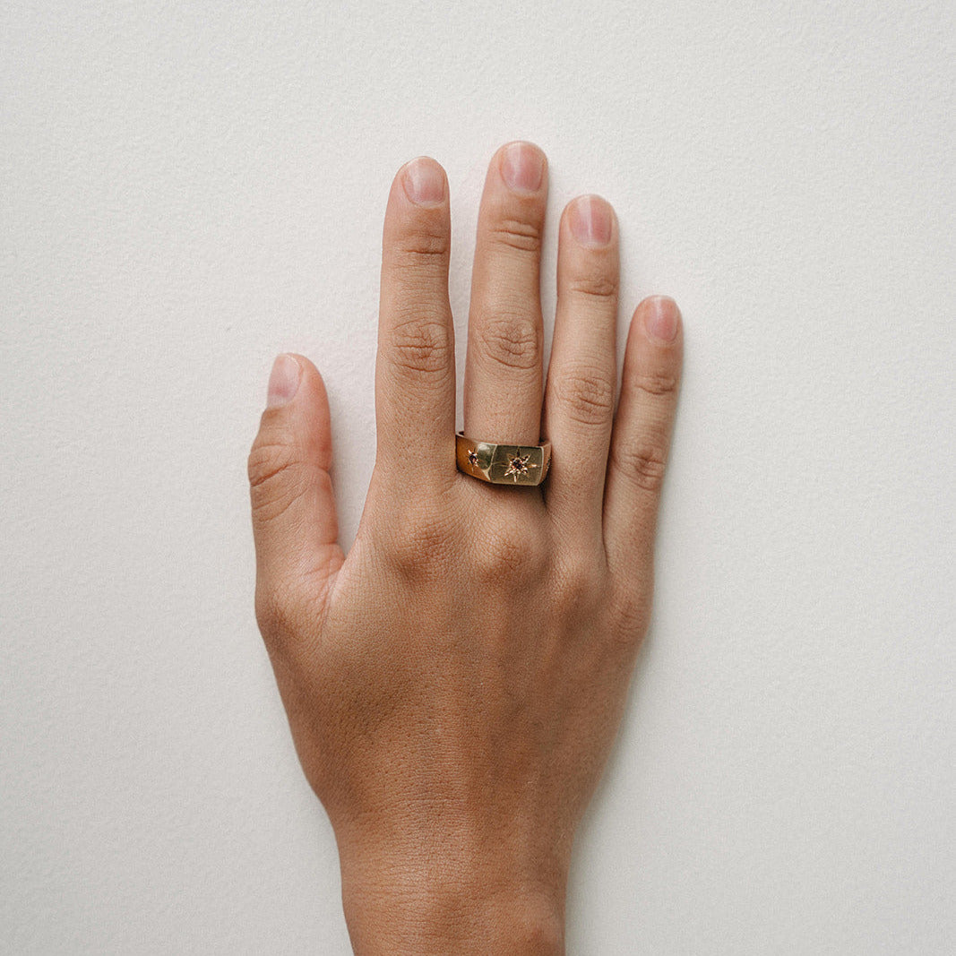 STJERNESKUD // Ring mit Rauchquarz in Sternform