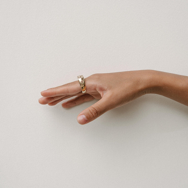 STJERNESKUD // Ring mit Rauchquarz in Sternform