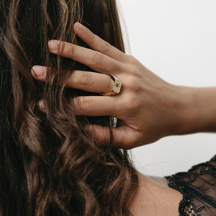 STJERNESKUD // Ring mit Rauchquarz in Sternform