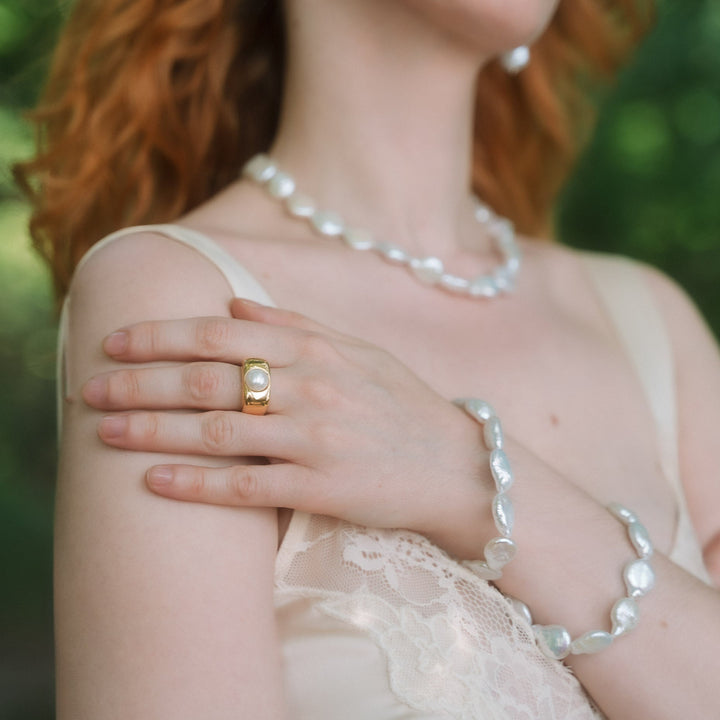 ANGVIKA // Fine silver ring with 3 small freshwater pearls