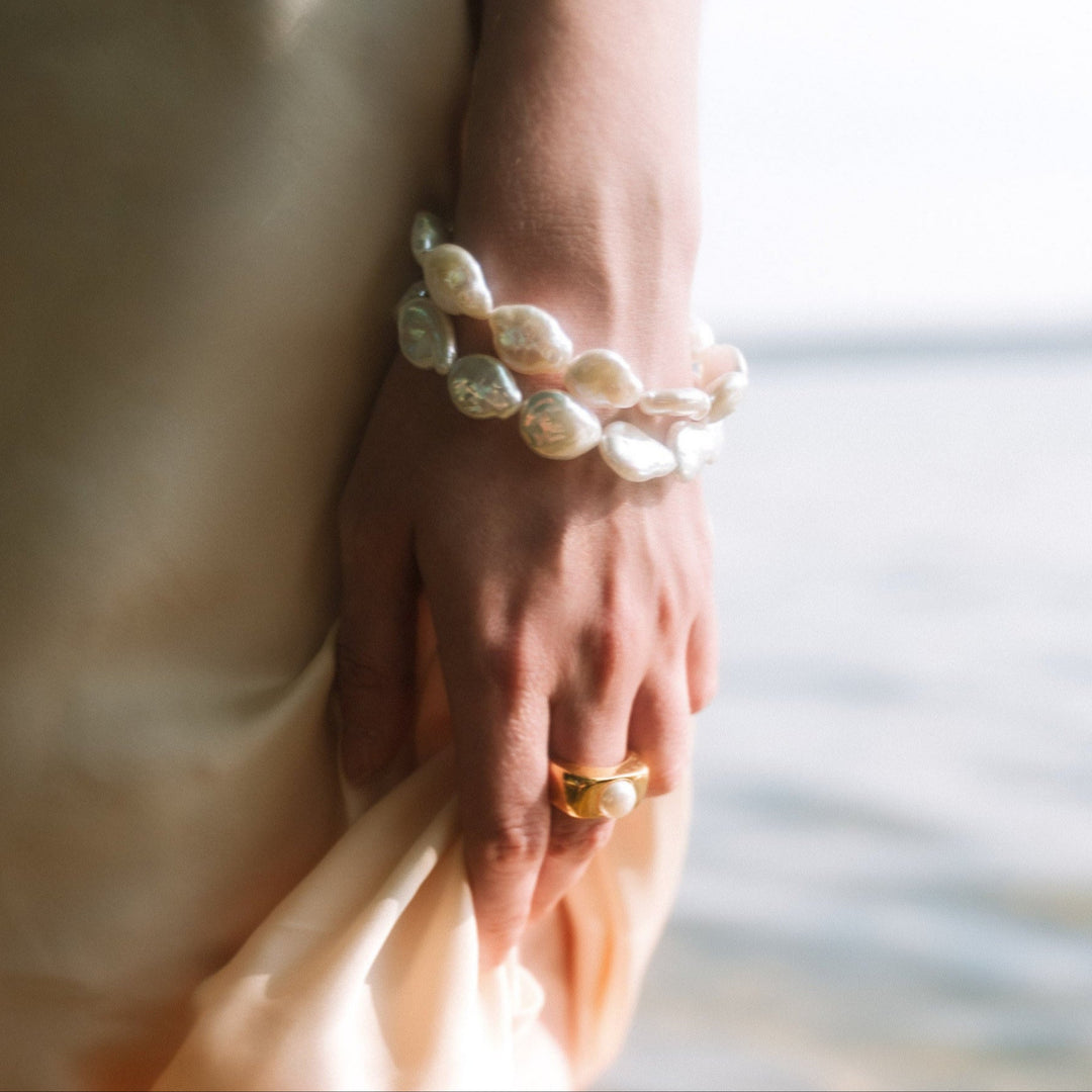 ANGVIKA // Fine silver ring with 3 small freshwater pearls