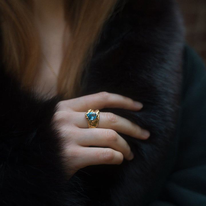 AMALIENBORG // Geöffneter Ring mit blauem Topas