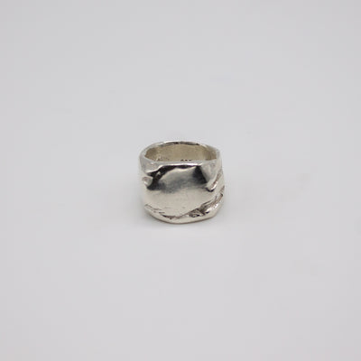 ANGVIKA // Fine silver ring with 3 small freshwater pearls