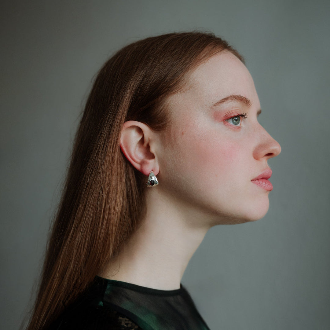 GJØVIK // Kleine Creolen mit Granatedelstein