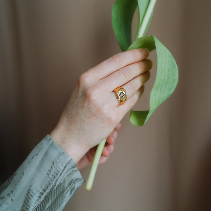 ANGVIKA // Fine silver ring with 3 small freshwater pearls