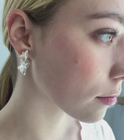 TOVIK // Ear studs made of fine silver with a freshwater pearl