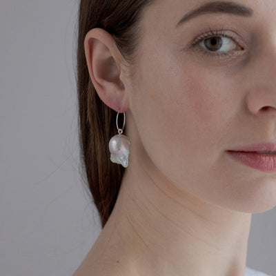 Bridal jewelry CAPRAIA // Hoop earrings made of sterling silver with large baroque pearls