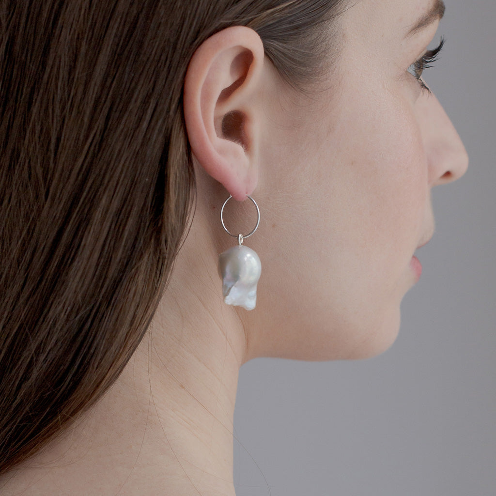 CAPRAIA // Hoop earrings made of sterling silver with large baroque pearls