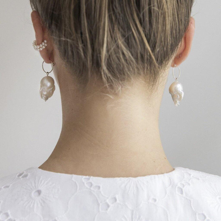 GINOSTRA MINI-PLUS // Ear Cuff mit 11 kleinen Süßwasserperlen - CONTESSA BERLIN