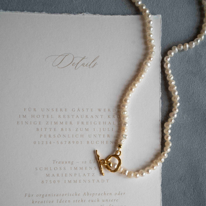 Brautschmuck HELGJA // Perlenhalskette mit Verschluss aus Sterlingsilber