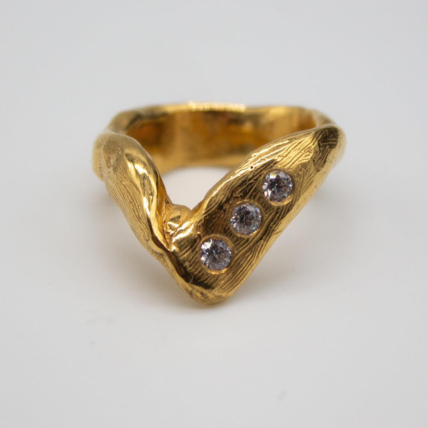 DRONNINGLUND // Ring vergoldet mit 3 eingefassten Zirkoniasteinen