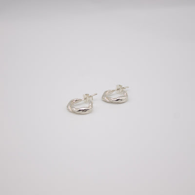 FEVIK // Small hoop earrings made of fine silver