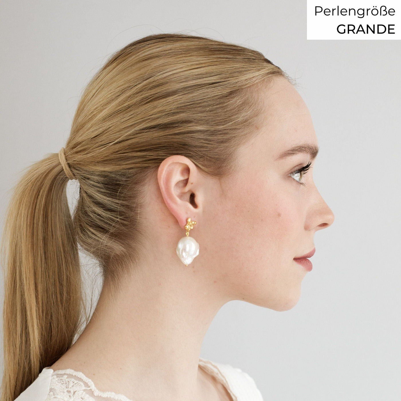 FJELLSTRAND // Gold-plated ear studs with baroque pearls
