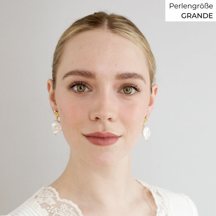 FJELLSTRAND // Gold-plated ear studs with baroque pearls