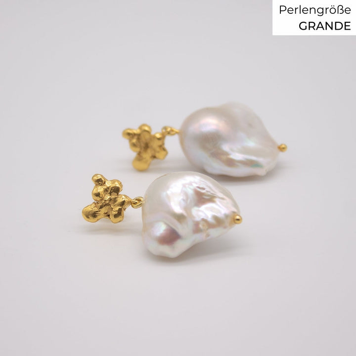 FJELLSTRAND // Gold-plated ear studs with baroque pearls
