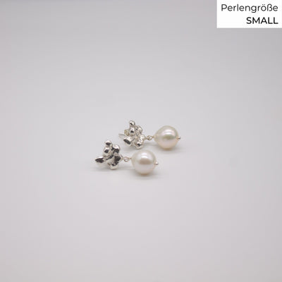 FJELLSTRAND // Ear studs with baroque pearls 