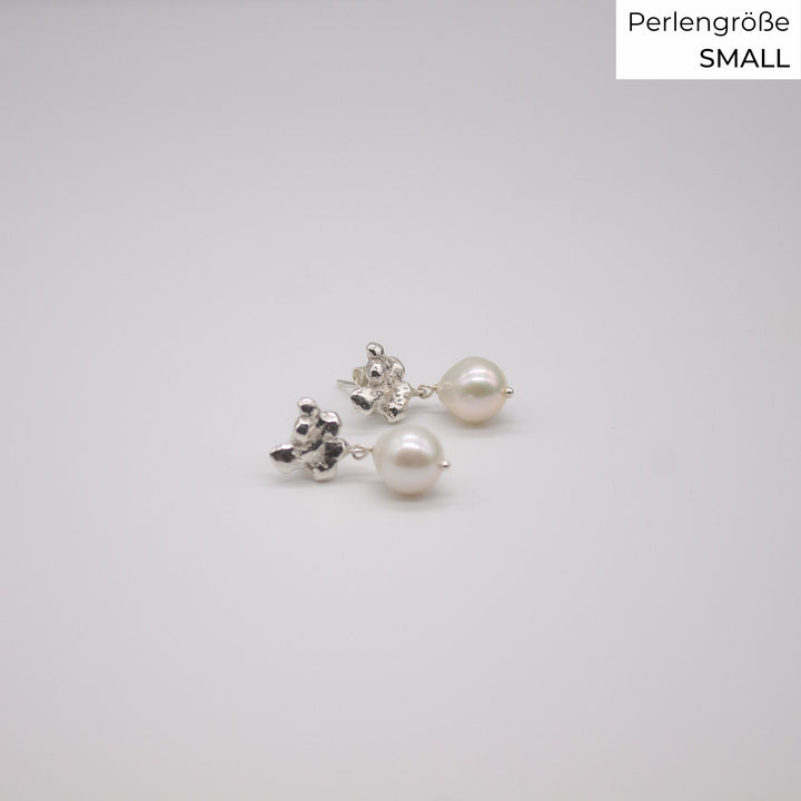 Bridal jewelry FJELLSTRAND // Ear studs with small baroque pearls