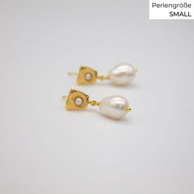 Bridal jewelry FALKEVIKA // Gold-plated ear studs with baroque pearls