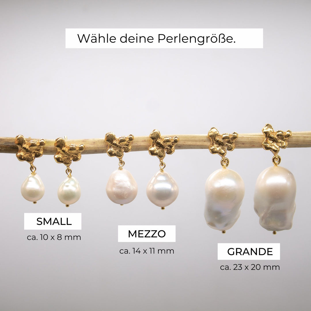 FJELLSTRAND // Gold-plated ear studs with baroque pearls