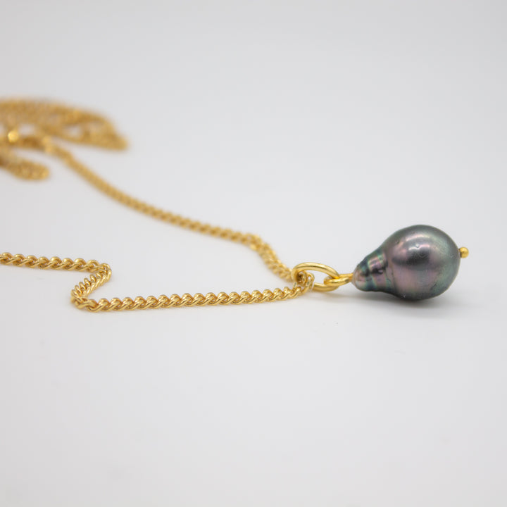 Schmuckset // FJELLSTRAND Midnight Ohrringe x NYTORP Halskette vergoldet