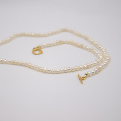 HELGJA // Pearl necklace with gold-plated clasp