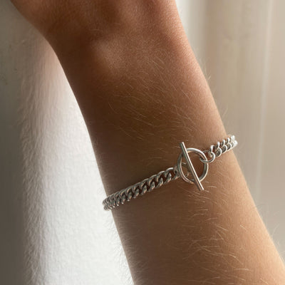 KVINA // Armband aus Sterlingsilber mit feinen Gliedern