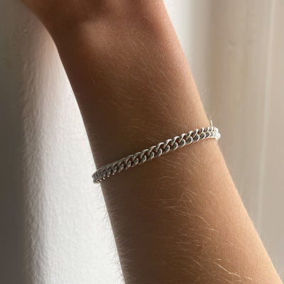 KVINA // Armband aus Sterlingsilber mit feinen Gliedern