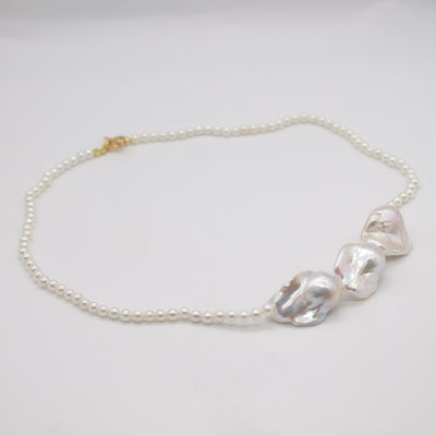 LINNESTAD // Necklace with large baroque pearls &amp; gold-plated clasp