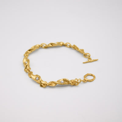 GULSVIK // Armband aus vergoldetem Feinsilber mit zarten Perlen