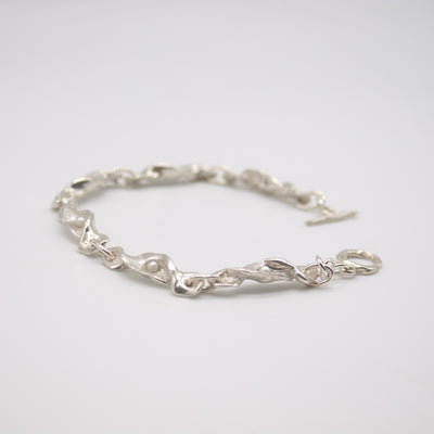 GULSVIK // Fine silver bracelet with delicate pearls