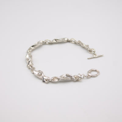 GULSVIK // Fine silver bracelet with delicate pearls