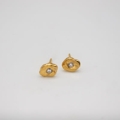 LÆRDAL // Delicate gold-plated earrings with zirconia stones 