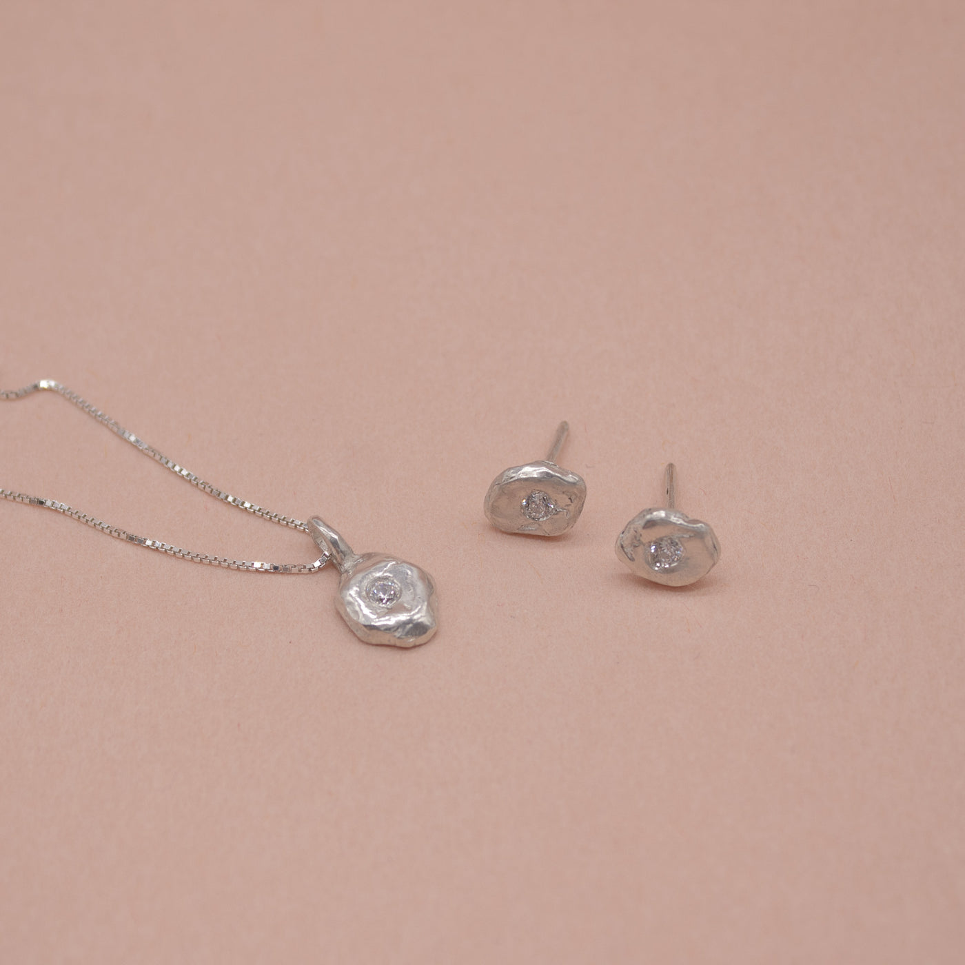 Schmuckset // LÆRDAL Ohrringe x LÆRDAL Halskette in Silber