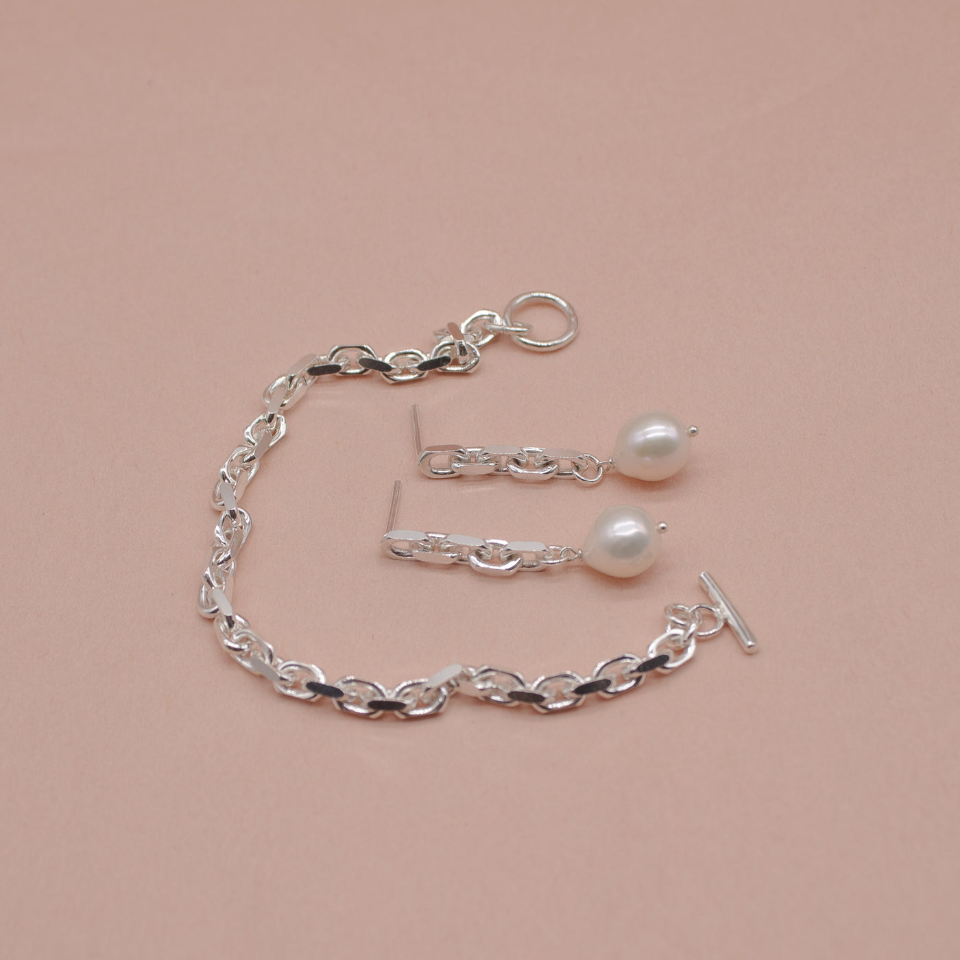 Jewelry set // LYSEFJORD earrings x VIKJA bracelet in silver