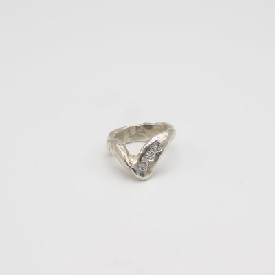 DRONNINGLUND // Ring made of fine silver with 3 set zirconia stones