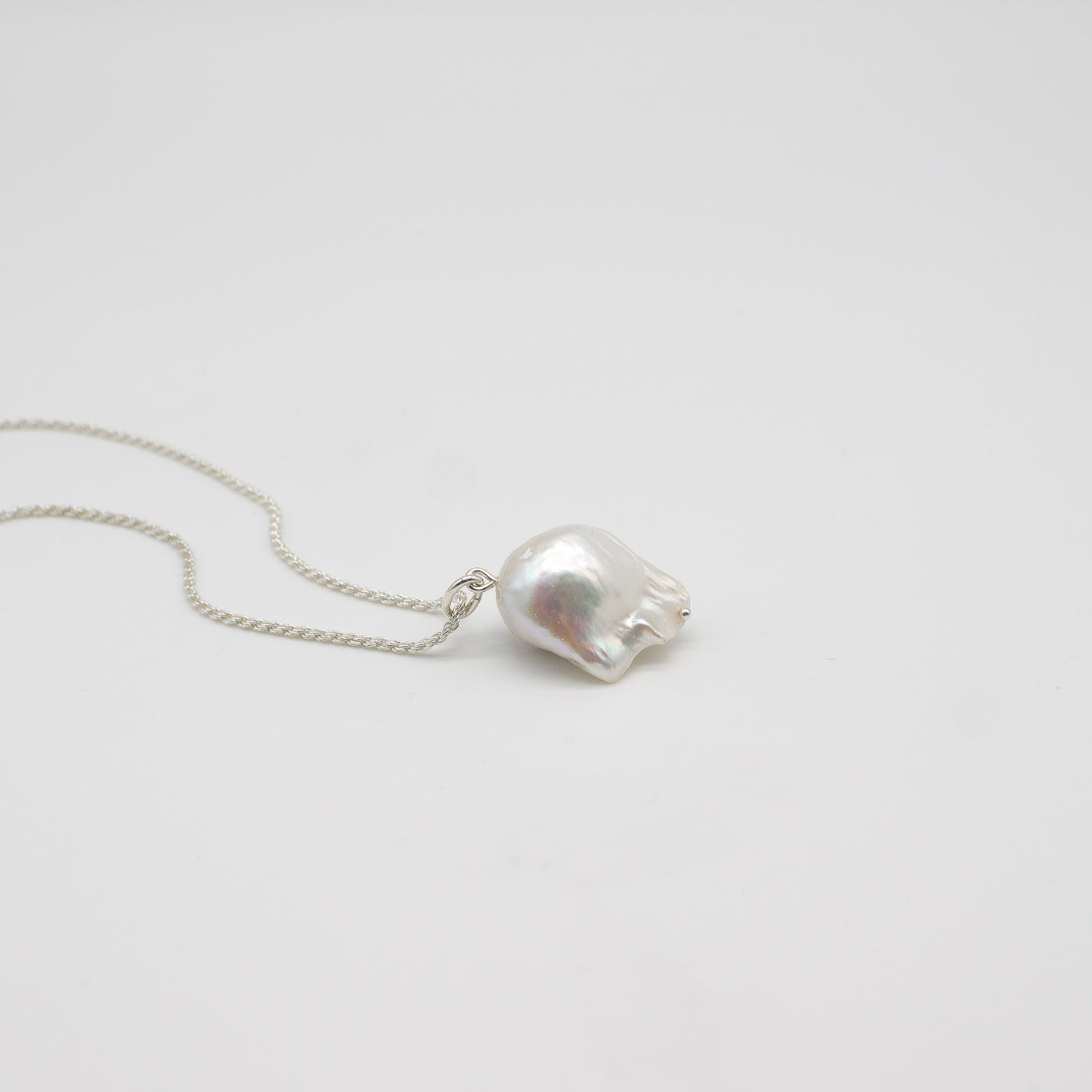 SVELVIK // Sterling silver necklace with Akoya pearl