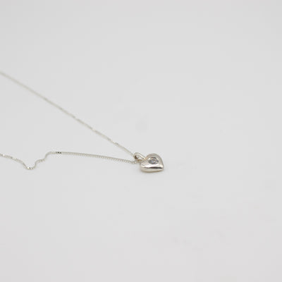 HJERTE // Halskette mit Herzanhänger aus Feinsilber mit Zirkonia