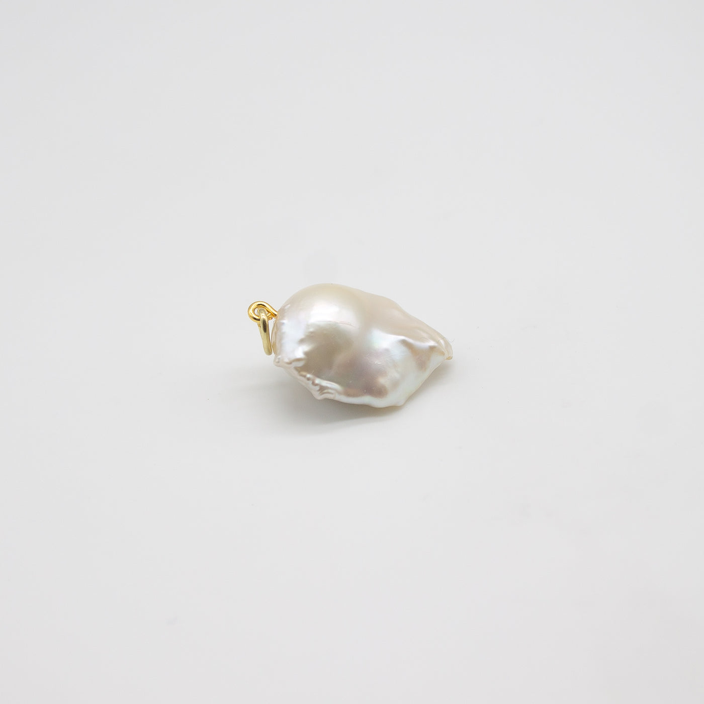 SALINA // Pendant with a baroque pearl in a gold-plated setting (without chain)