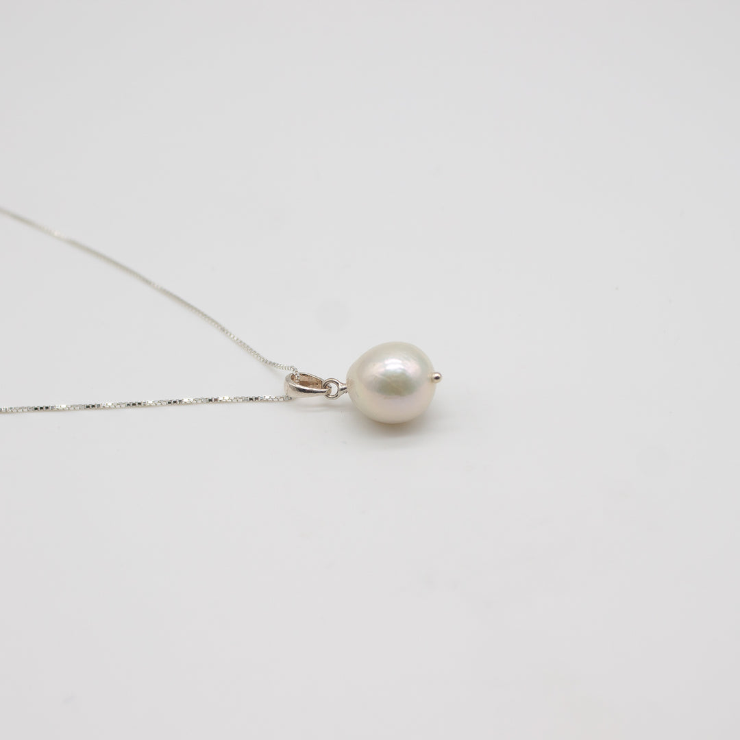 FILICUDI // Necklace in silver with a baroque pearl