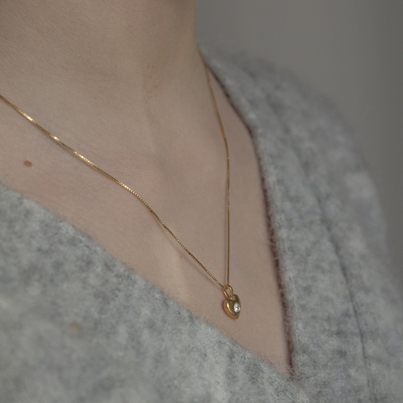 HJERTE // Necklace with heart pendant gold-plated with zirconia