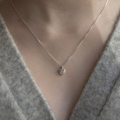 HJERTE // Necklace with a heart pendant made of fine silver with zirconia