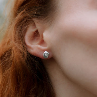 LÆRDAL // Delicate ear studs made of fine silver with zirconia stones 