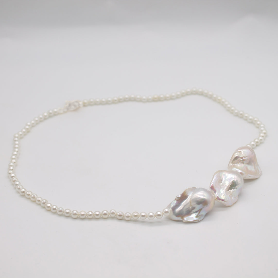 LINNESTAD // Necklace with large baroque pearls &amp; clasp silver