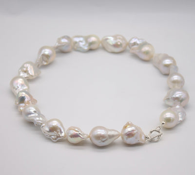 Bridal jewelry LISGARDEN // Necklace with large baroque pearls &amp; clasp in fine silver