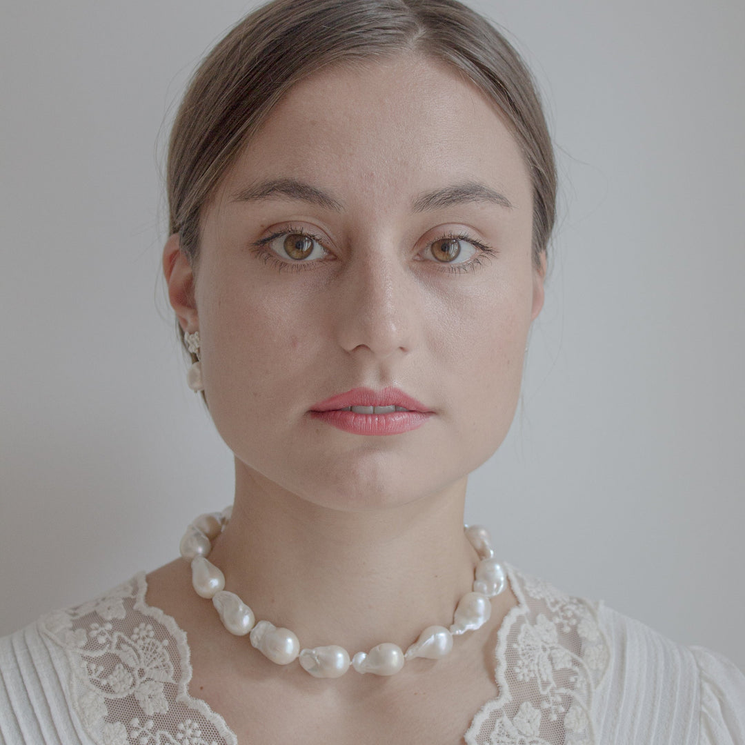 Bridal jewelry LISGARDEN // Necklace with large baroque pearls &amp; clasp in fine silver