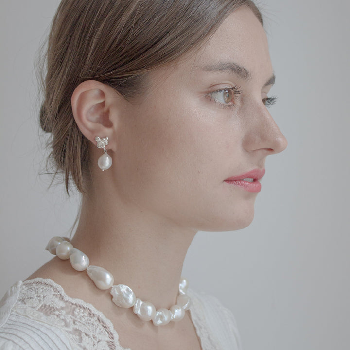 Bridal jewelry LISGARDEN // Necklace with large baroque pearls &amp; clasp in fine silver