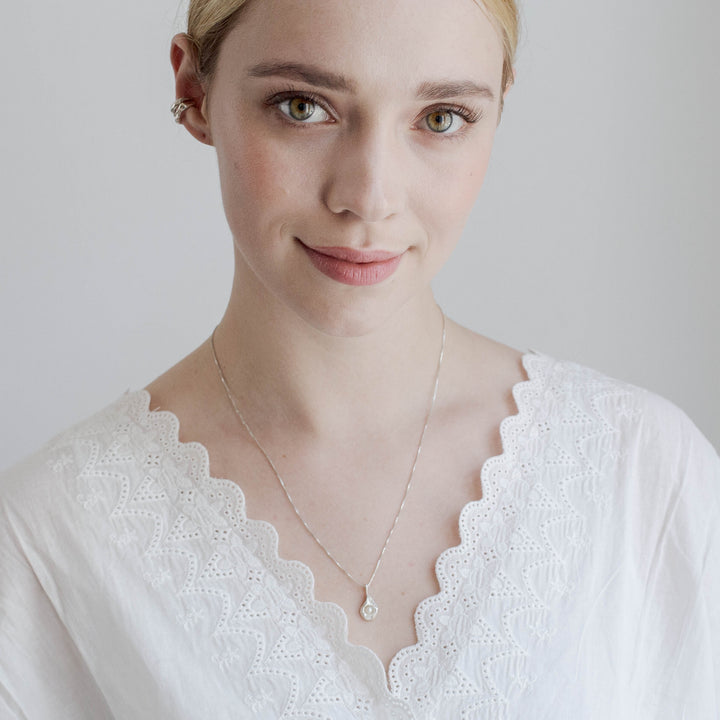 MYRA // Anhänger aus Sterlingsilber mit zarter Perle (ohne Kette) - CONTESSA BERLIN